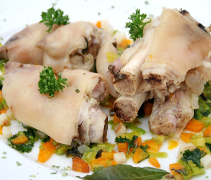 Schweinef&uuml;&szlig;e