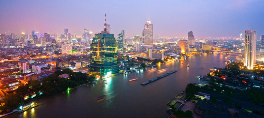 Fototapeta na wymiar Skyline Bangkok, Tajlandia ..