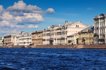 Fototapeta na wymiar Widok z Petersburga. Nasyp Pałac