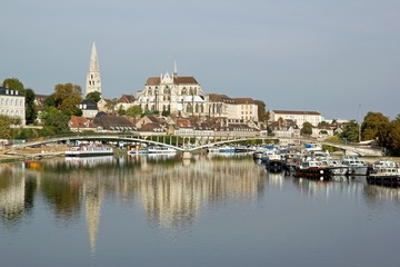 Fototapeta premium berges de l'Yonne à Auxerre (Bourgogne France)