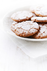 Crunchy cookies dusted with icing sugar