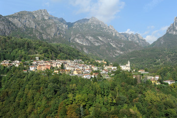 Fototapeta na wymiar il villaggio di Purla in Valsolda, Italia