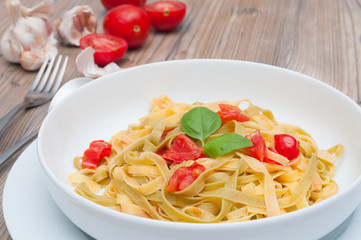 Pasta With Garlic and Tomatoes