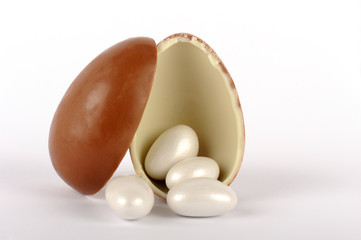 Chocolate Egg with white pearl