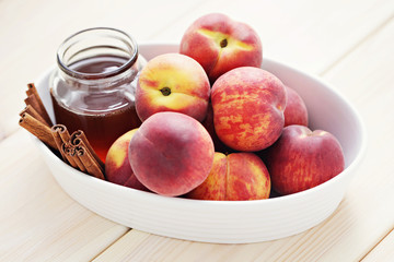 peaches with honey and cinnamon