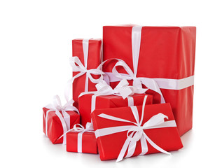 Geschenke in rotem Geschenkpapier
