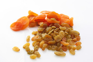 Des fruits secs étalés