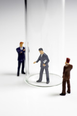 ケースの中のビジネスマン