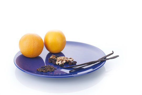 Vanilla sticks and oranges