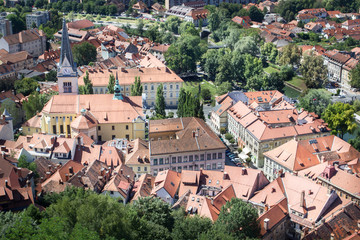 Fototapeta na wymiar Widok z góry na Starym Mieście w Lublanie w Słowenii.