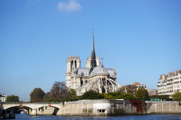 Fototapeta na wymiar Paris ile de la cité et cathédrale Notre Dame