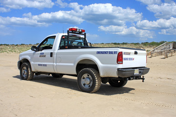 Fototapeta na wymiar beach rescue truck