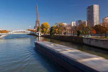 transport fluvial paris - obrazy, fototapety, plakaty