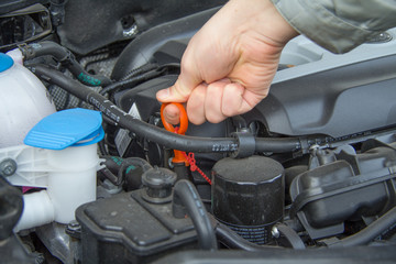 проверка уровня масла