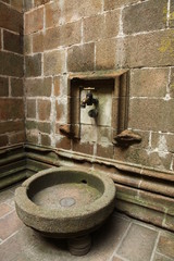 Abbaye du mont Saint-Michel : fontaine