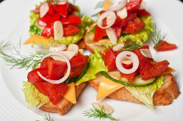 Toast with vegetables