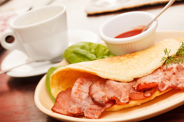 omelet with bacon