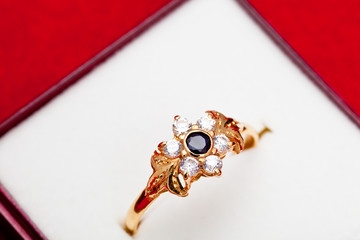 Gold ring with white and blue zirconia enchased © David Acosta Allely