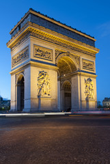 Fototapeta na wymiar Paryż, Łuk Triumfalny w nocy