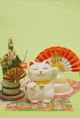 縁起物の門松と招き猫