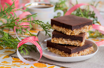 Crunchy double-layer brownies with red ribbon