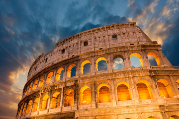 Magnifique vue sur le Colisée dans toute sa splendeur - Automne su