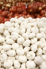 Fototapeta na wymiar Garlic for sale in grocery