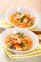 Hühnersuppe mit Gemüse