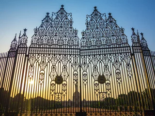 Zelfklevend Fotobehang Gates at entrance to House of Parliament, Delhi, India © travelview