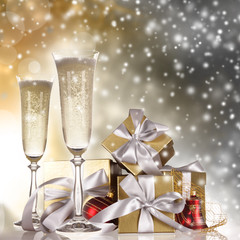 Champagne flutes with gold gifts