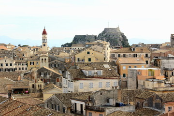 Obraz premium town buildings churches streets and castle on the island of Corfu in Greece 