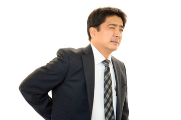 腰痛に悩むビジネスマン