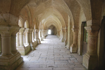 Fototapeta na wymiar klasztor w Fountenay
