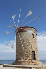 Fototapeta na wymiar Windmühle auf Rhodos