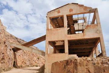 Fototapeta na wymiar Rodalquilar ruiny kopalni złota, Cabo de Gata Natural Park, Hiszpania