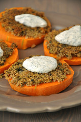 Butternuss Kürbis mit Kräuterkruste