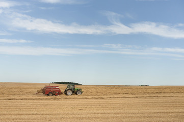 tractor making wheatsheafs