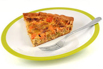 Assiette de tarte aux poireaux et saumon