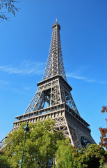 Beautiful photo of the Eiffel tower in Paris