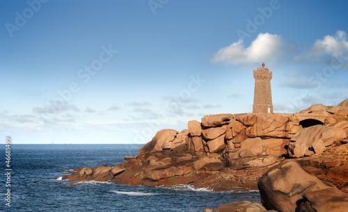 Ploumanach Rocks and Lighthouse, Bretagne, France бесплатно