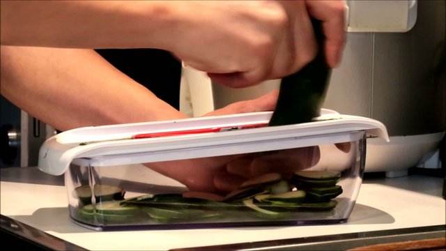 Cutting zucchini
