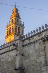 Fototapeta na wymiar Mur i wieża meczetu w Kordobie - Hiszpania