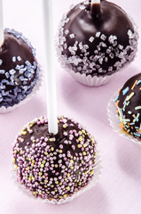 pop cake mit farbigen Streuseln