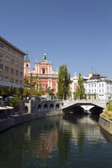 Fototapeta na wymiar Triple Bridge, Ljubljana, Słowenia