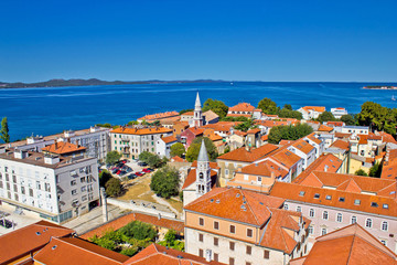 Naklejka na ściany i meble Kolorowe miasto Zadar dachy i wieże