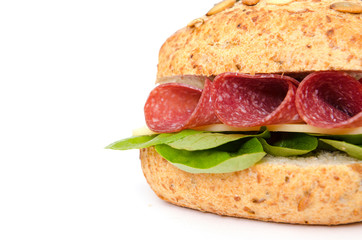 Brötchen mit Salami und Käse