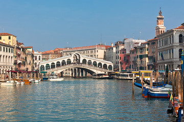 Fototapeta na wymiar Most Rialto w Wenecji