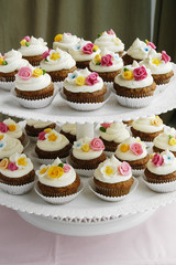 Cupcakes decorated with fondant flowers
