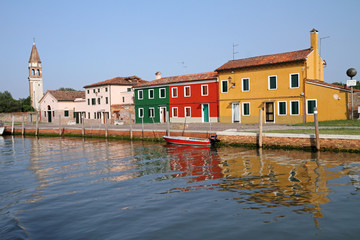 Fototapeta na wymiar barwny krajobraz Venetian Lagoon, Mazzorbo wyspa connecte
