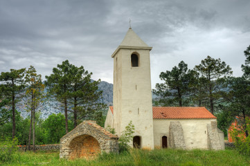 Fototapeta na wymiar Kościół św Piotra, Starigrad - Paklenica, Chorwacja